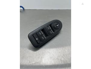 Gebruikte Ruit schakelaar elektrisch Ford C-Max (DM2) 1.8 16V Prijs € 40,00 Margeregeling aangeboden door Gebr Opdam B.V.