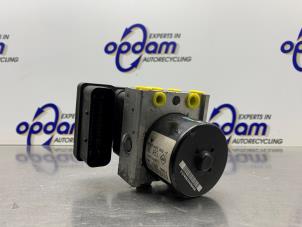 Gebruikte ABS Pomp Renault Twingo II (CN) 1.2 Prijs € 150,00 Margeregeling aangeboden door Gebr Opdam B.V.