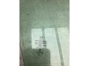 Gebruikte Portierruit 4Deurs rechts-voor Peugeot 508 SW (8E/8U) 1.6 HDiF 16V Prijs € 40,00 Margeregeling aangeboden door Gebr Opdam B.V.