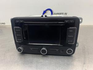 Gebruikte Display Multi Media regelunit Volkswagen Polo V (6R) 1.2 TDI 12V BlueMotion Prijs € 150,00 Margeregeling aangeboden door Gebr Opdam B.V.
