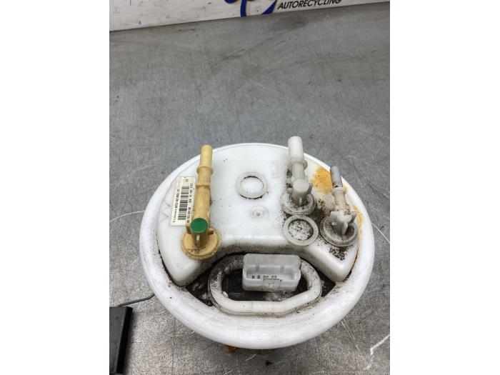 Gebruikte Tank element Pomp Peugeot 508 SW (8E/8U) 1.6 HDiF 16V Prijs € 60,00 Margeregeling aangeboden door Gebr Opdam B.V.