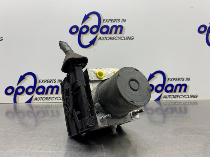 Gebruikte ABS Pomp Renault Modus/Grand Modus (JP) 1.6 16V Prijs € 125,00 Margeregeling aangeboden door Gebr Opdam B.V.