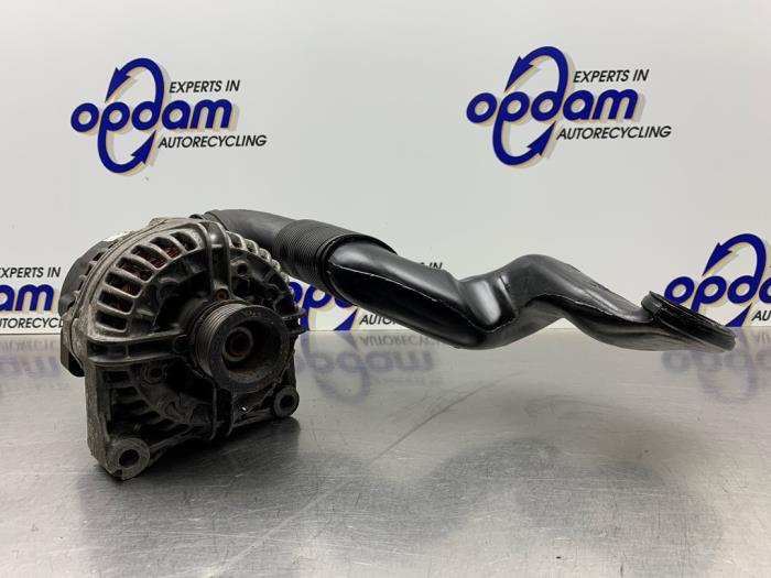 Dynamo van een BMW 3 serie (E46/4) 328i 24V 2002