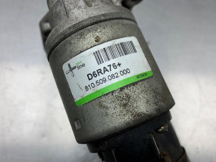 Startmotor van een Mitsubishi Space Star (DG) 1.3 16V 2001