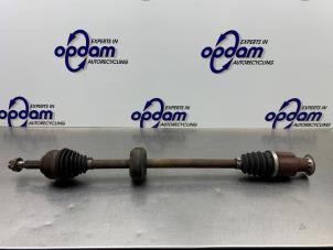 Gebruikte Aandrijfas rechts-voor Dacia Sandero I (BS) 1.2 16V Prijs € 50,00 Margeregeling aangeboden door Gebr Opdam B.V.