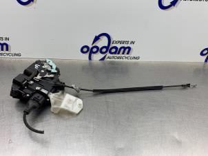 Gebruikte Deurslot Mechaniek 2Deurs links Volkswagen Caddy III (2KA,2KH,2CA,2CH) 1.9 TDI Prijs € 50,00 Margeregeling aangeboden door Gebr Opdam B.V.