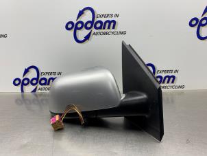 Gebruikte Buitenspiegel rechts Volkswagen Polo IV (9N1/2/3) 1.4 16V Prijs € 50,00 Margeregeling aangeboden door Gebr Opdam B.V.