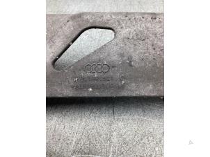 Gebruikte Motorrubber Audi A4 Avant (B8) 2.0 TDI 143 16V Prijs € 40,00 Margeregeling aangeboden door Gebr Opdam B.V.