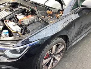 Gebruikte Voorscherm links Volkswagen Golf VIII (CD1) 1.4 GTE 16V Prijs € 400,00 Margeregeling aangeboden door Gebr Opdam B.V.