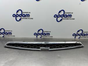 Gebruikte Grille Chevrolet Spark (M300) 1.0 16V Bifuel Prijs € 30,00 Margeregeling aangeboden door Gebr Opdam B.V.