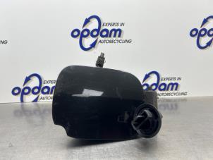 Gebruikte Tank Klep Renault Clio III (BR/CR) 1.2 16V TCe 100 Prijs € 40,00 Margeregeling aangeboden door Gebr Opdam B.V.