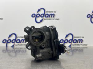 Gebruikte Gasklephuis Renault Clio III (BR/CR) 1.2 16V TCe 100 Prijs € 125,00 Margeregeling aangeboden door Gebr Opdam B.V.