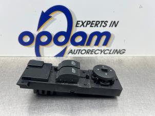 Gebruikte Ruit schakelaar elektrisch Ford Focus 2 Wagon 1.6 16V Prijs € 50,00 Margeregeling aangeboden door Gebr Opdam B.V.