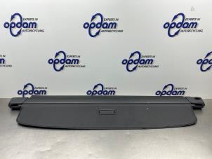 Gebruikte Dekzeil Bagageruimte Volkswagen Passat Variant (3C5) 2.0 FSI 16V Prijs € 100,00 Margeregeling aangeboden door Gebr Opdam B.V.