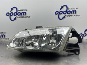 Gebruikte Linker Koplamp Nissan Almera (N16) 1.5 16V Prijs € 30,00 Margeregeling aangeboden door Gebr Opdam B.V.