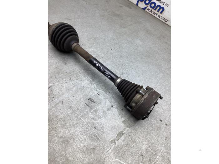 Gebruikte Aandrijfas links-voor Volkswagen Caddy III (2KA,2KH,2CA,2CH) 1.6 TDI 16V Prijs € 90,75 Inclusief btw aangeboden door Gebr Opdam B.V.