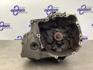 Gebruikte Versnellingsbak Renault Clio III (BR/CR) 1.2 16V TCe 100 Prijs € 300,00 Margeregeling aangeboden door Gebr Opdam B.V.