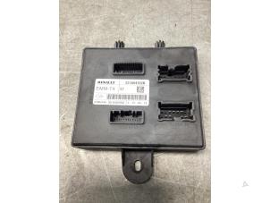 Gebruikte Module Bodycontrol Renault Clio IV Estate/Grandtour (7R) 0.9 Energy TCE 12V Prijs € 75,00 Margeregeling aangeboden door Gebr Opdam B.V.