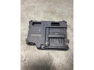 Gebruikte Kaartlezer (slot) Renault Clio IV Estate/Grandtour (7R) 0.9 Energy TCE 12V Prijs € 20,00 Margeregeling aangeboden door Gebr Opdam B.V.