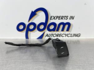 Gebruikte Schuifdak schakelaar Ford S-Max (GBW) 2.0 Ecoboost 16V Prijs € 20,00 Margeregeling aangeboden door Gebr Opdam B.V.