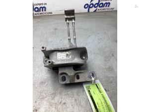 Gebruikte Motorsteun Volkswagen Polo VI (AW1) 1.0 TSI 12V Prijs € 50,00 Margeregeling aangeboden door Gebr Opdam B.V.