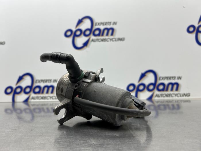 Gebruikte Vacuumpomp Rembekrachtiging Volvo V50 (MW) 2.4 20V Prijs € 100,00 Margeregeling aangeboden door Gebr Opdam B.V.