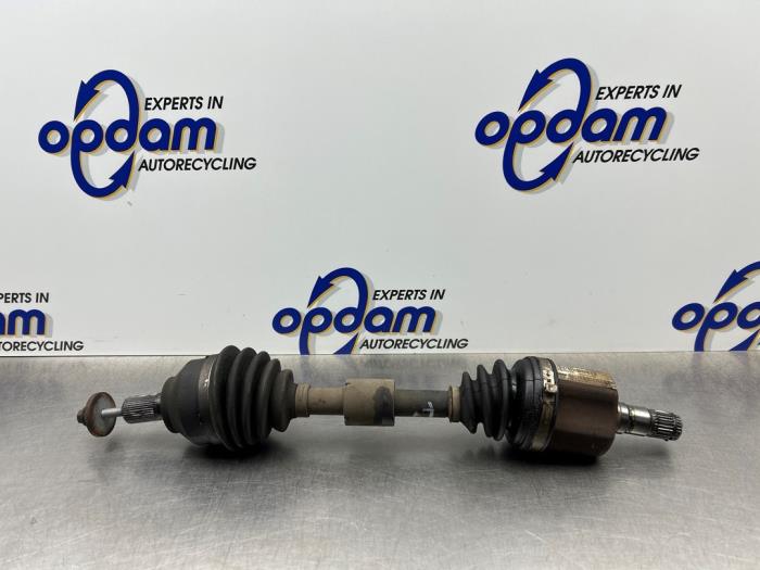 Gebruikte Aandrijfas links-voor Volvo V50 (MW) 2.4 20V Prijs € 100,00 Margeregeling aangeboden door Gebr Opdam B.V.