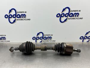 Gebruikte Aandrijfas links-voor Volvo V50 (MW) 2.4 20V Prijs € 100,00 Margeregeling aangeboden door Gebr Opdam B.V.