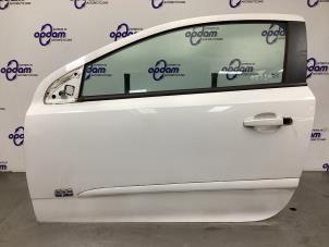 Gebruikte Deur 2Deurs links Opel Astra H GTC (L08) 1.6 16V Prijs € 100,00 Margeregeling aangeboden door Gebr Opdam B.V.