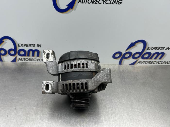 Dynamo van een Volvo V50 (MW) 2.4 20V 2005