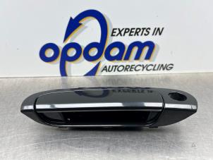 Gebruikte Portiergreep 4Deurs links-voor Kia Picanto (BA) 1.1 12V Prijs € 20,00 Margeregeling aangeboden door Gebr Opdam B.V.