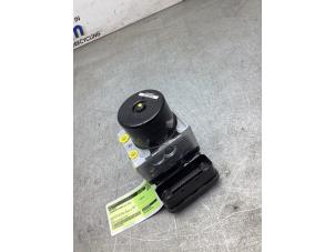 Gebruikte ABS Pomp Landrover Range Rover Evoque (LVJ/LVS) 2.2 TD4 16V Prijs € 200,00 Margeregeling aangeboden door Gebr Opdam B.V.