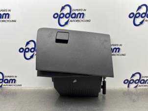 Gebruikte Dashboardkastje Opel Astra H GTC (L08) 1.6 16V Prijs € 40,00 Margeregeling aangeboden door Gebr Opdam B.V.