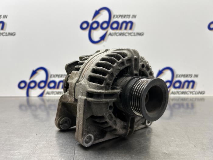Gebruikte Dynamo Opel Astra H GTC (L08) 1.6 16V Prijs € 75,00 Margeregeling aangeboden door Gebr Opdam B.V.