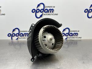 Gebruikte Kachel Ventilatiemotor Opel Astra H GTC (L08) 1.6 16V Prijs € 40,00 Margeregeling aangeboden door Gebr Opdam B.V.