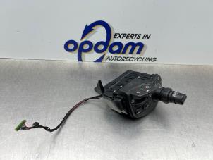 Gebruikte Ruitenwis Schakelaar Renault Grand Scénic II (JM) 2.0 16V Prijs € 50,00 Margeregeling aangeboden door Gebr Opdam B.V.