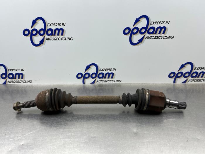 Aandrijfas links-voor van een Renault Grand Scénic II (JM) 2.0 16V 2008