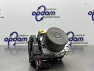 Gebruikte ABS Pomp Renault Grand Scénic II (JM) 2.0 16V Prijs € 150,00 Margeregeling aangeboden door Gebr Opdam B.V.