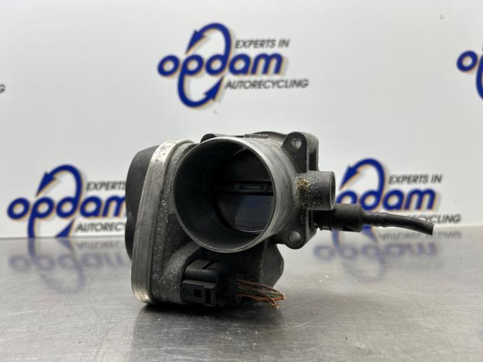 Gebruikte Gasklephuis Renault Grand Scénic II (JM) 2.0 16V Prijs € 50,00 Margeregeling aangeboden door Gebr Opdam B.V.