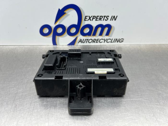 Gebruikte Bodycontrol Module Renault Clio III Estate/Grandtour (KR) 1.2 16V TCE 100 Prijs € 100,00 Margeregeling aangeboden door Gebr Opdam B.V.