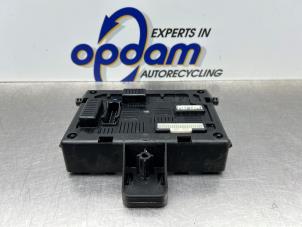 Gebruikte Module Bodycontrol Renault Clio III Estate/Grandtour (KR) 1.2 16V TCE 100 Prijs € 100,00 Margeregeling aangeboden door Gebr Opdam B.V.