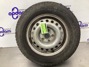 Gebruikte Velg + Winterband Volkswagen Transporter/Caravelle T4 2.5 TDI Prijs € 90,75 Inclusief btw aangeboden door Gebr Opdam B.V.