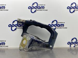 Gebruikte Koplampframe links Opel Combo (Corsa C) 1.3 CDTI 16V Prijs € 35,00 Margeregeling aangeboden door Gebr Opdam B.V.