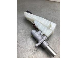 Gebruikte Hoofdremcilinder Toyota ProAce 2.0 D-4D 140 16V Prijs € 90,75 Inclusief btw aangeboden door Gebr Opdam B.V.