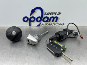 Gebruikte Slotenset Cilinder (compleet) Citroen C3 (SX/SW) 1.2 12V e-THP PureTech 110 Prijs € 175,00 Margeregeling aangeboden door Gebr Opdam B.V.