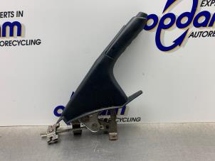 Gebruikte Handremhendel Ford Ka II 1.2 Prijs € 35,00 Margeregeling aangeboden door Gebr Opdam B.V.