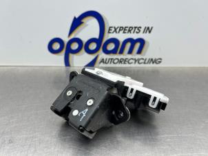 Gebruikte Ruitenwisserarm achter Mazda 3 Sport (BL14/BLA4/BLB4) 1.6i MZR 16V Prijs € 30,00 Margeregeling aangeboden door Gebr Opdam B.V.