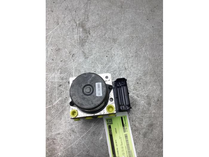 Gebruikte ABS Pomp Chevrolet Spark (M300) 1.0 16V Bifuel Prijs € 50,00 Margeregeling aangeboden door Gebr Opdam B.V.