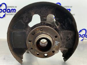 Gebruikte Fusee links-voor Saab 9-3 Sport Estate (YS3F) 1.9 TiD Prijs € 50,00 Margeregeling aangeboden door Gebr Opdam B.V.