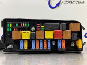 Gebruikte Zekeringkast Saab 9-3 Sport Estate (YS3F) 1.9 TiD Prijs € 75,00 Margeregeling aangeboden door Gebr Opdam B.V.